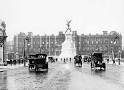 Image of Buckingham Palace and the Mall, London, 1910.