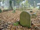 The grave of singer/songwriter - via Daymix