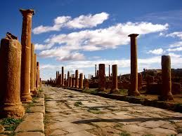  المدينة الرومانية القديمة بالجزائر (تيمقاد) Images?q=tbn:ANd9GcRJejaq53bqwWbqk2CE_tZ87hT7uwnBrBZJCOH1-2p8OWxoihdX7Q