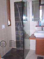 Desain Interior Kamar Mandi Shower Kombinasi Batu Alam - a photo ...