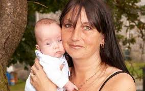 Miracle baby Billy Jones is held by his mother Jayne Photo: LES WILSON. By Jessica Salter. 11:50PM BST 31 Aug 2008. Jayne Jones, 38, saw at a routine ... - abdomen-baby-460_798716c