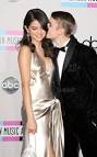Justin Bieber and Selena Gomez AMAS 2011 Red Carpet Kiss (PHOTOS ...