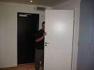 Sweden Holiday - Martin hide behind the bathroom door - Cookies Pics - via Daymix