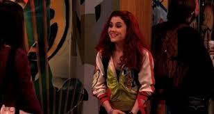 Tori első napja a Művész gimiben