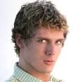 shor and curly hairstyle