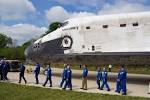 Astronauts Walking with Discovery | Newsdesk