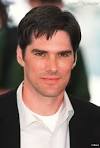 Thomas Gibson (alias Hotch) joue dans Esprits Criminels - images?q=tbn:ANd9GcRcn-DJwhG_jUvya8J19oM1-hFKuJxAiw0Baj4AjBLApskxSDWHlkfviv1q