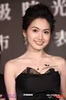 翁滋蔓黑色低胸性感短裙为代言_
