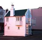 The 'Barbie House', Aldeburgh - via Daymix