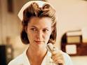 Ratched (Louise Fletcher).