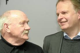 Versuchen es noch einmal miteinander: VS singt-Macher Fritz Ewald (links) ...