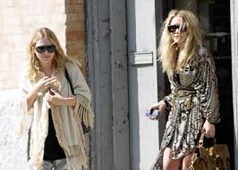 Foto bij Chapter 10: WHAT THE HELL! WHAT DOES HE WANTS OF ME??!