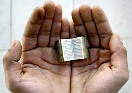 أكبر وأصغر قرآن في العالم Images?q=tbn:ANd9GcRsE61zEHqWOQrzljYwy_7rdwallt43EMicX25YwZRNa4pAv5aKGA