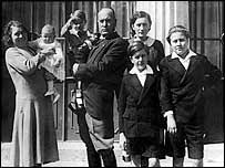 external image images?q=tbn:ANd9GcRuI0N6I991NqNiS4zJgMTFLtcU1r85wDwfjve1SF--xp0IXw9p