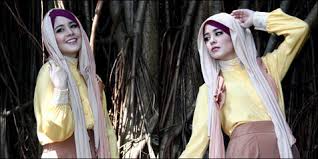 Risty Tagor | Bantu Wanita Muslimah, Risty Tagor Bisnis Busana ...