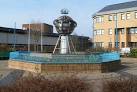 Astrolabe fountain outside - via Daymix