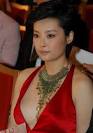 袁莉为何向斯琴高娃下跪？
