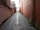 Robbins Lane, between Mellon Street and George Street. - via Daymix