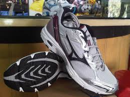 harga jual sepatu mizuno running original |