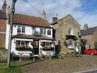 2 for the price of 1, shortest pub crawl nomination. - via Daymix
