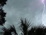 Lightning strike royalty free - via Daymix