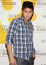 http://twilightguide.com/tg/wp-content/themes/Aspire/graphics/cat/bronson-pelletier/Bronson-Pelletier-8.jpg
