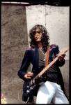http://i373.photobucket.com/albums/oo180/zeppy72/JP%2520Gear/Guitars/JimmyPage_OaklandJuly241977.jpg