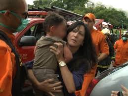 Bombeiros tentam resgatar crian&ccedil;a esquecida dentro de carro e ...