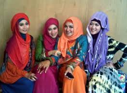 Tren Berkerudung Dan Keunikan Pashmina Paris