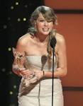 Taylor Swift wins Country Music Association entertainer of the ...