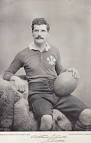 Centre Arthur "Monkey" Gould - via Daymix