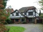 File:An Elizabethan style house in Canons Drive, Edgware ...