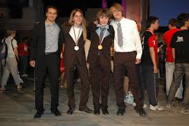 Von links nach rechts: Max Haslbeck, Eike Müller (Bronze), Fabian Gundlach (Gold) und Oleg Yuschuk. Das ganze nochmal mit den Teamleadern: Links ...