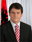Dr. Bamir Topi, i shoqëruar