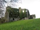 The romantic ruin, almost like a film set. The 3-storey bay window is part - via Daymix