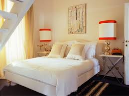 bold-bedroom-decor.jpg