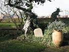 Foot and Mouth memorial, Greenwich. This memorial is in a private riverside - via Daymix