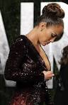 Wardrobe malfunction alert! J-Lo has a nipple slip on red carpet ...