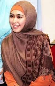 Trend model Jilbab ala Oki Setiana Dewi (OSD) yang syar'