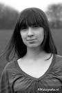 Petra Petra is de zangeres en pianiste van de band. - images?q=tbn:ANd9GcSTbsETA11D4yJcYjs2kyeArHq2FBtfbK0VgnKHpUJ0h7BGuqDHIKog4I4
