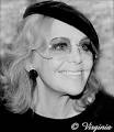 http://www.steffi-line.de/archiv_text/nost_buehne/img/virginia_shue7/14_knef.jpg