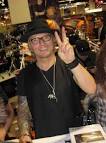 http://guitarinternational.com/wpmu/files/2011/01/Matt-Sorum.jpg