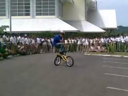 atraksi sepeda di smk negeri 2 banda aceh.mp4 - YouTube