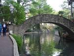 san antonio bridges riverwalk - via Daymix