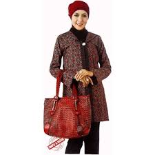 21 Model Baju Batik Muslimah Modern Terbaru