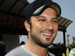 Tarkan y�re�imde zincirler k�r�l�yor duydunmu nefes nefes bu gece 
sevdan�n son vuru�u �ark�s� videosu izle dinle mp3 indir