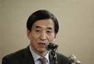 South Korea cuts rates to record low as government steps up fight.