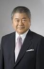 日本の大使館に泣きつく。