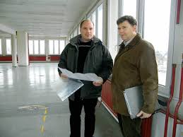Harald Volk und Eckhard Fechtig planen und leiten gemeinsam für die Firmen Dunkermotoren und Hectronic den Ausbau der alten Montagehalle in drei moderne ... - 11432596