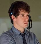 Las localizaciones de esta serie son escasas primando las secuencias largas ... - THE-NEWSROOM-John-Gallagher-Jr